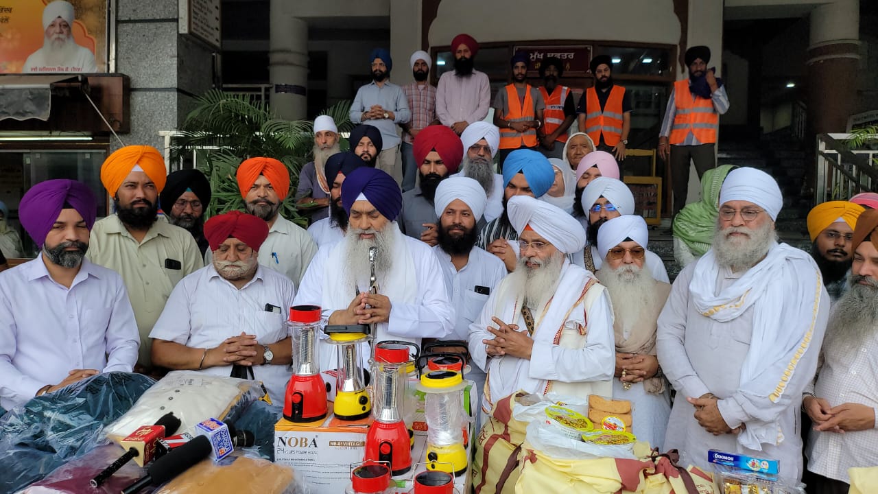 ਹੜ੍ਹਾਂ ਪੀੜਤ ਇਲਾਕਿਆਂ ‘ਚ ਰਾਹਤ ਸਮੱਗਰੀ ਪਹੁੰਚਾਈ